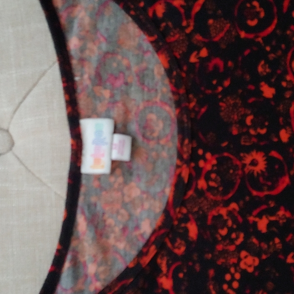 5/$25 Lularoe Irma Tunic Top Size Medium M Black - Picture 2 of 4